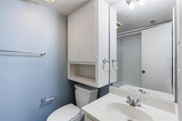 704 Horseshoe Bay Blvd # F, Horseshoe Bay, TX 78657