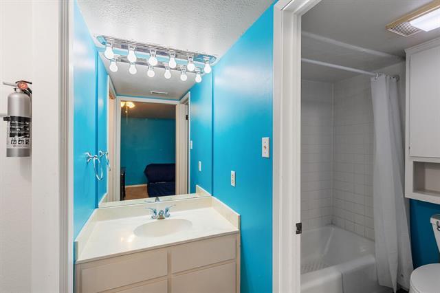 704 Horseshoe Bay Blvd # F, Horseshoe Bay, TX 78657