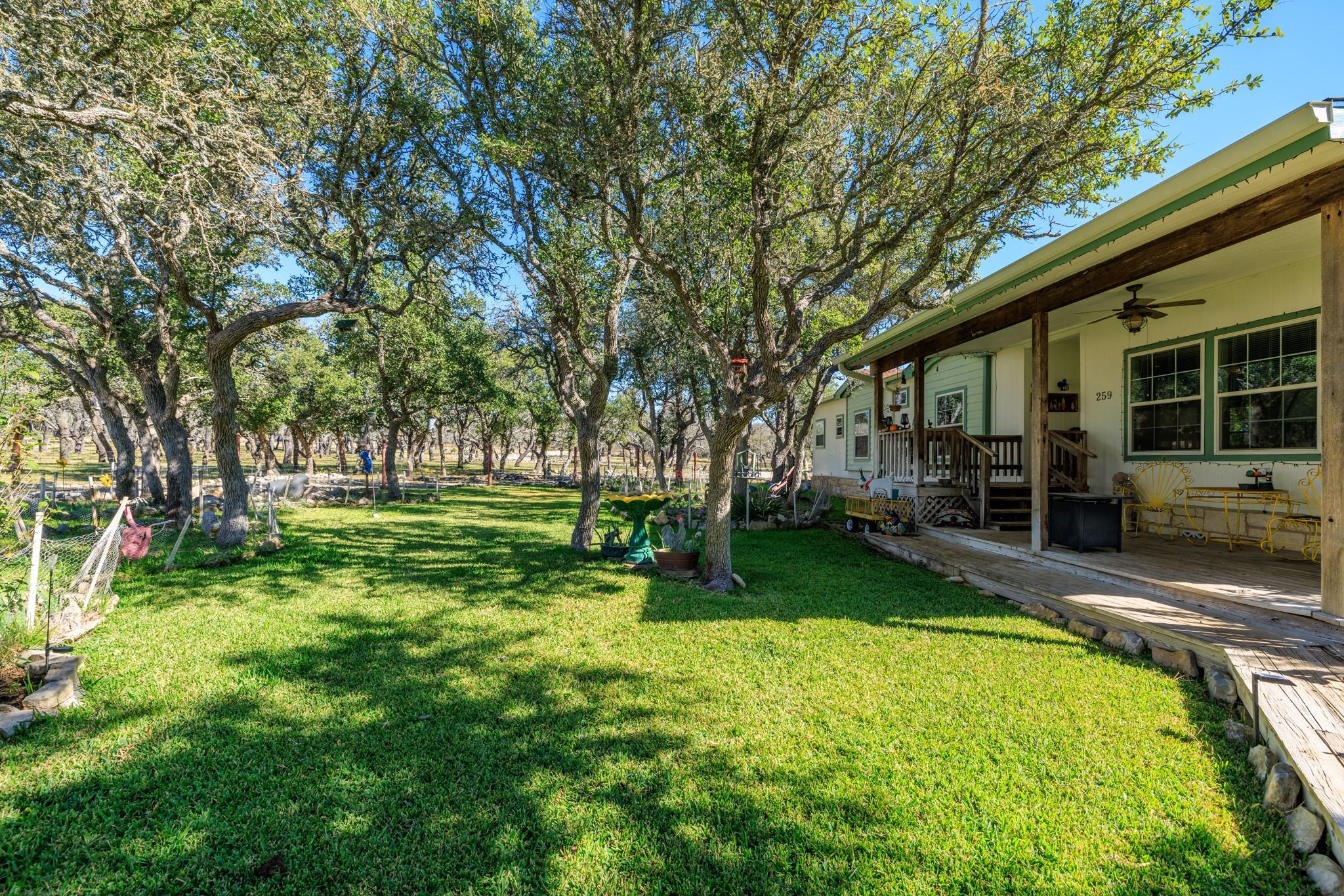 259 Burr Oak Trl, Harper, TX 78631