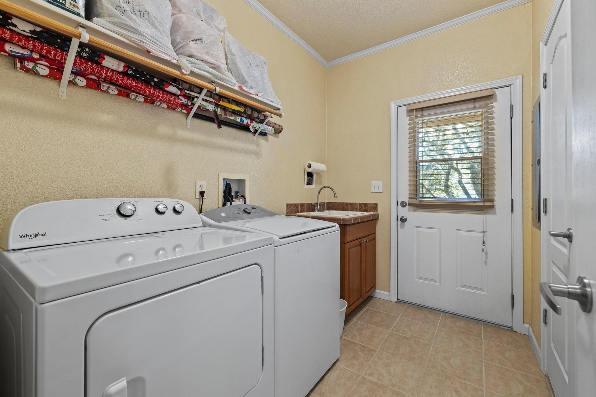 259 Burr Oak Trl, Harper, TX 78631