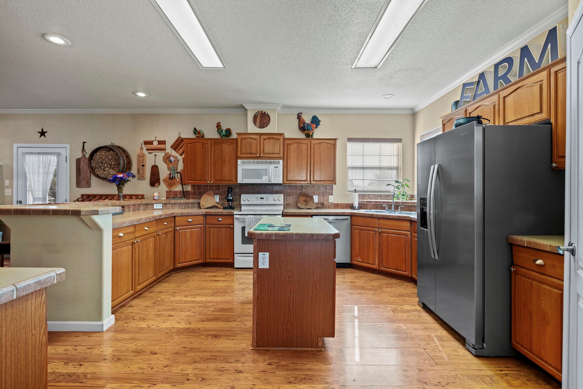 259 Burr Oak Trl, Harper, TX 78631