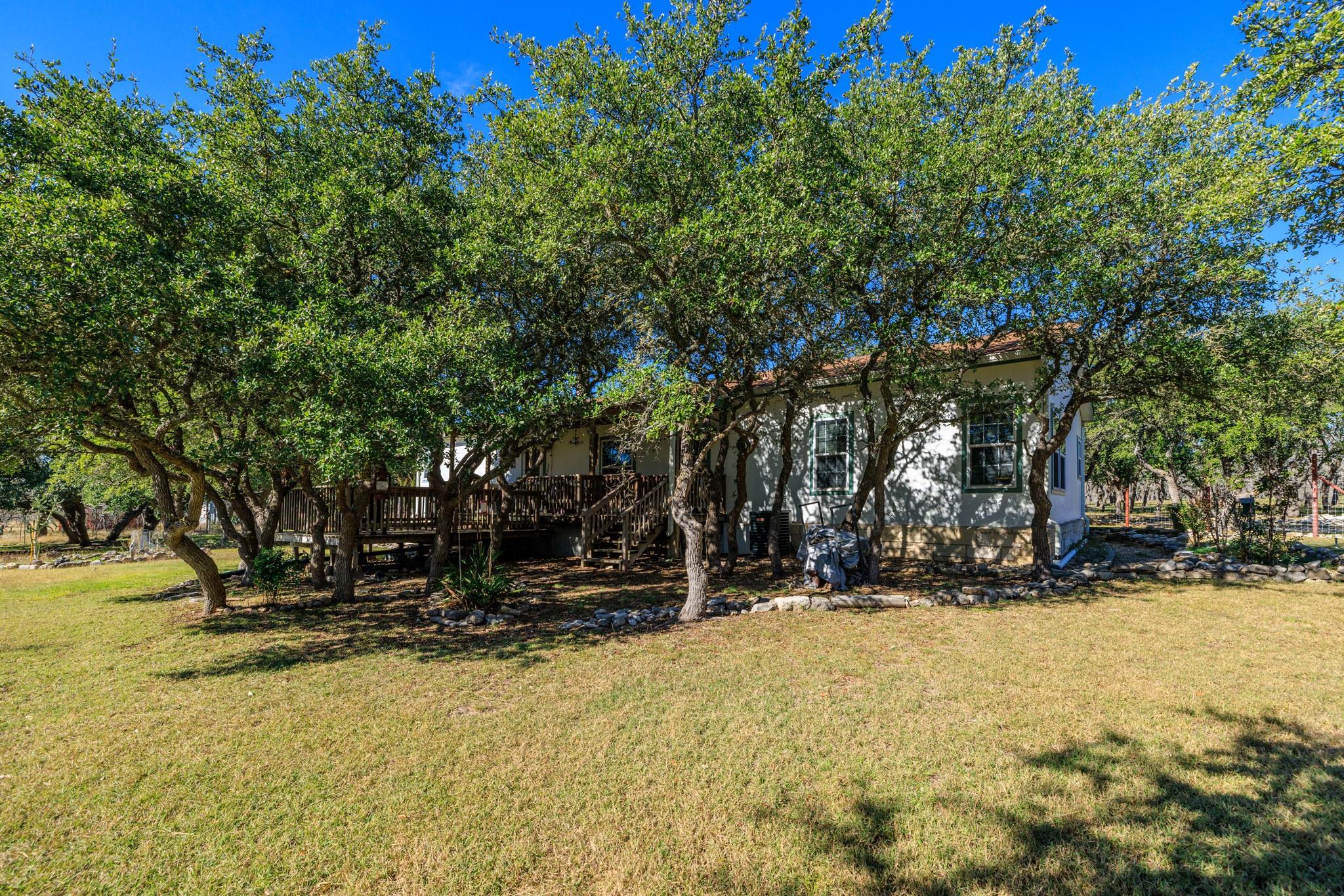 259 Burr Oak Trl, Harper, TX 78631