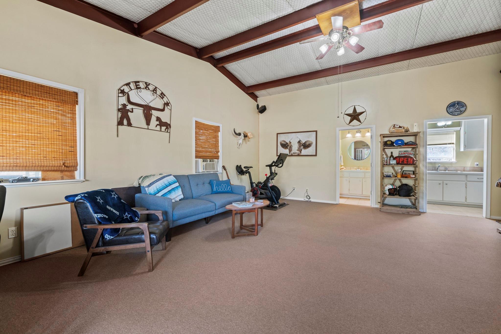 259 Burr Oak Trl, Harper, TX 78631