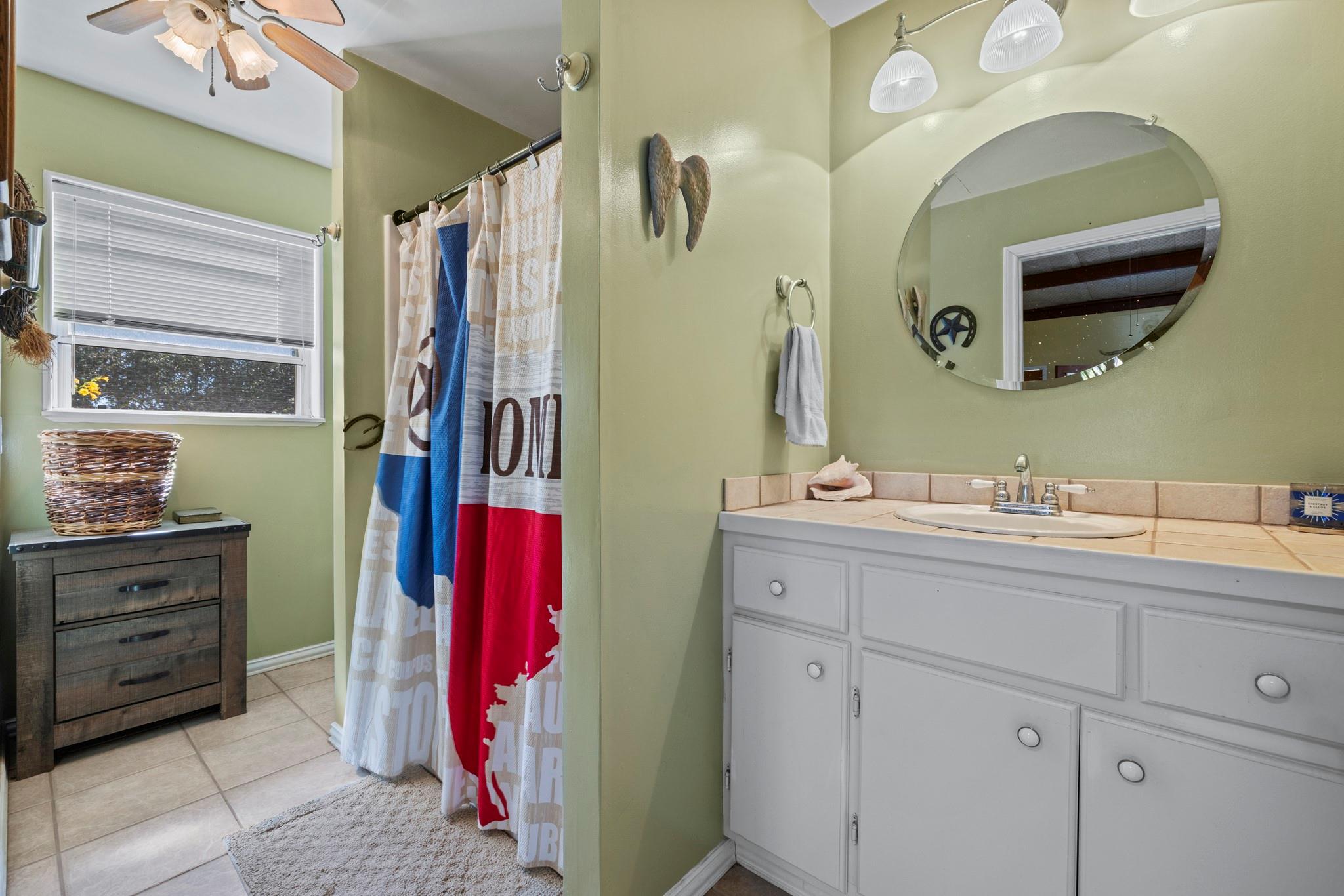 259 Burr Oak Trl, Harper, TX 78631