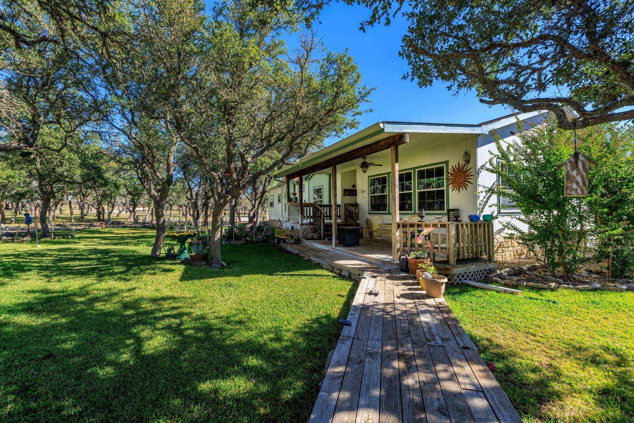 259 Burr Oak Trl, Harper, TX 78631