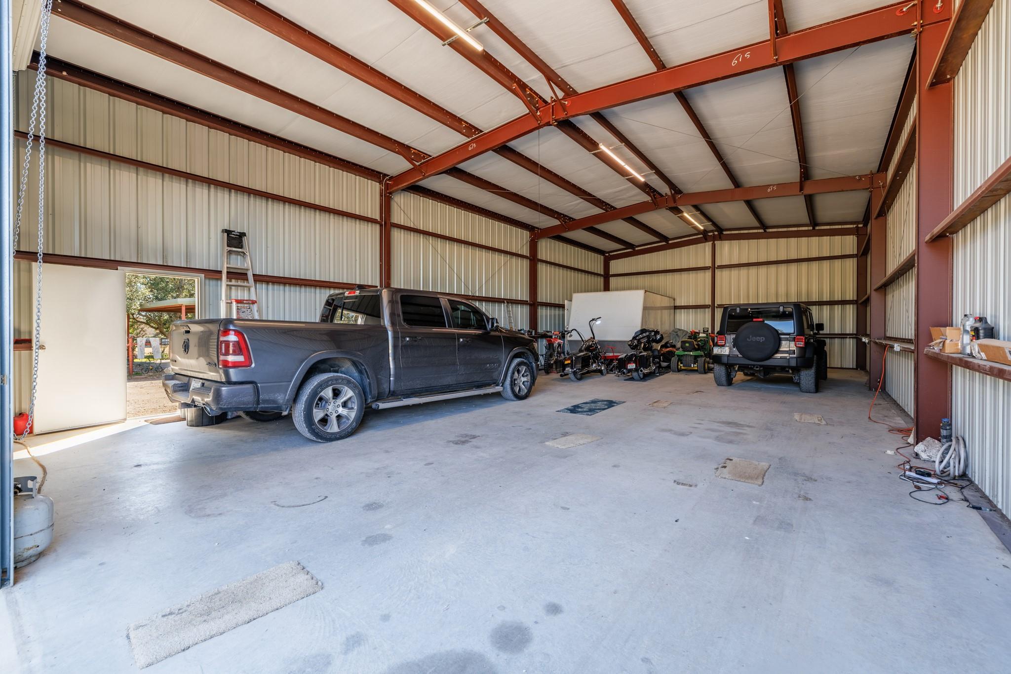 259 Burr Oak Trl, Harper, TX 78631