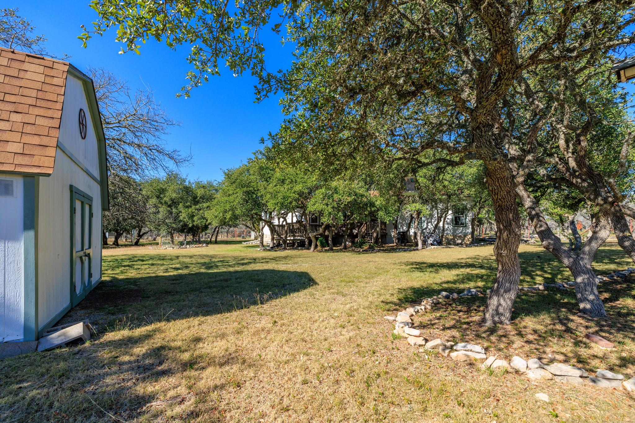 259 Burr Oak Trl, Harper, TX 78631