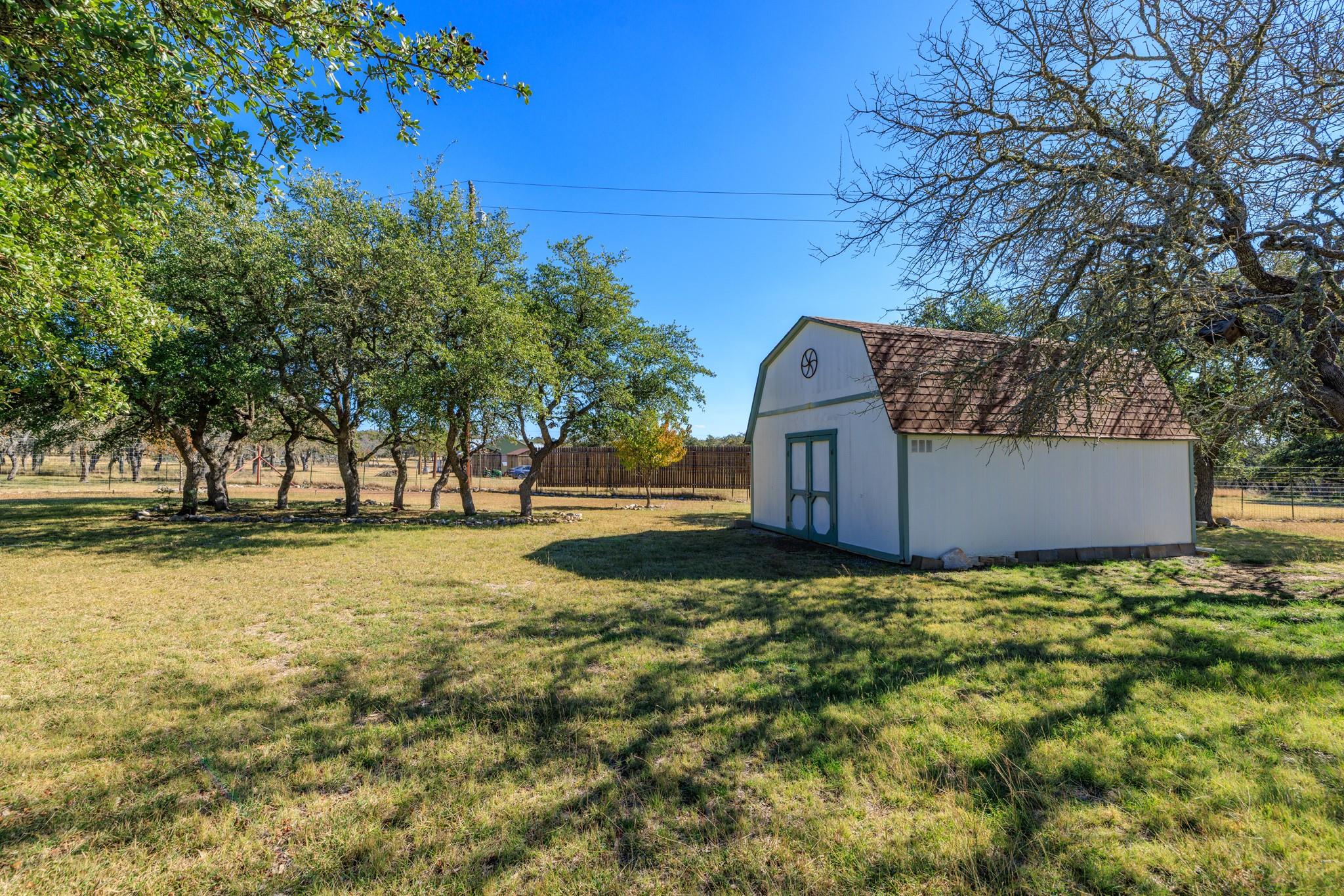 259 Burr Oak Trl, Harper, TX 78631