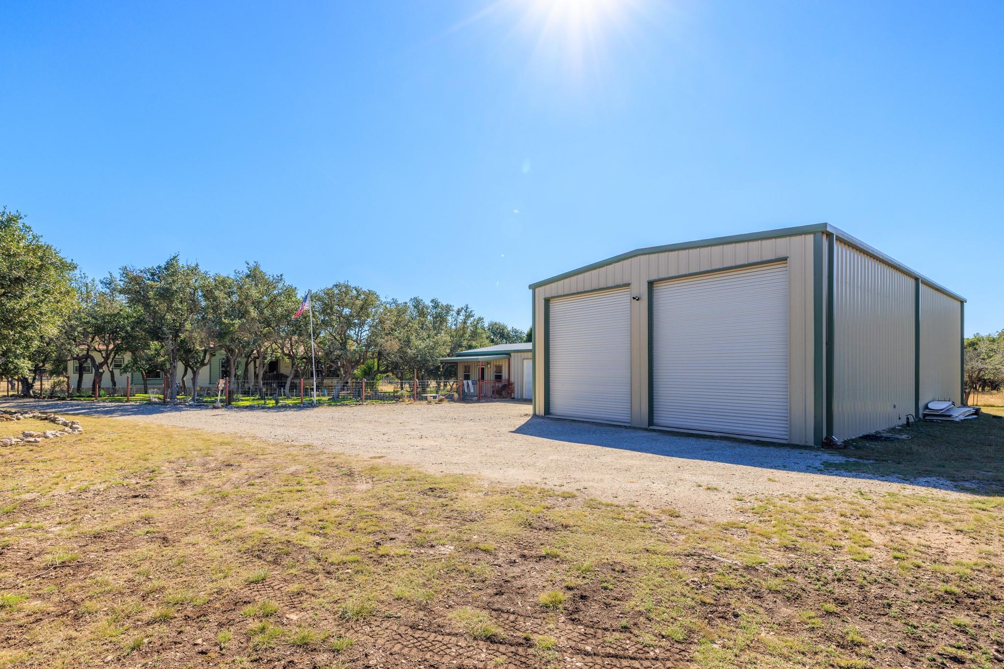 259 Burr Oak Trl, Harper, TX 78631