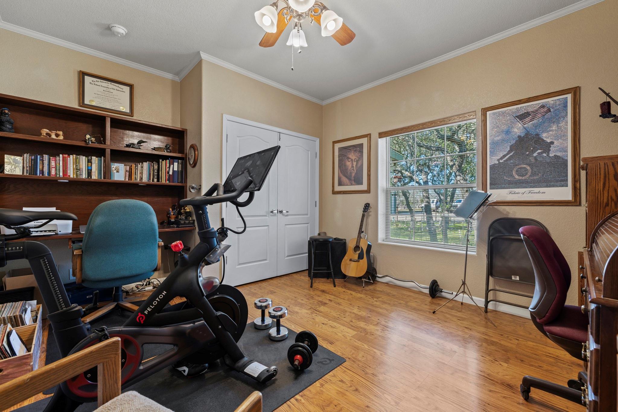 259 Burr Oak Trl, Harper, TX 78631