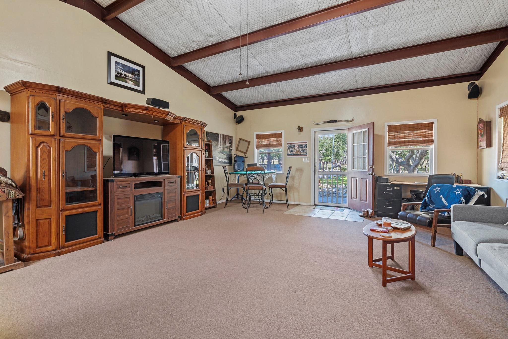 259 Burr Oak Trl, Harper, TX 78631