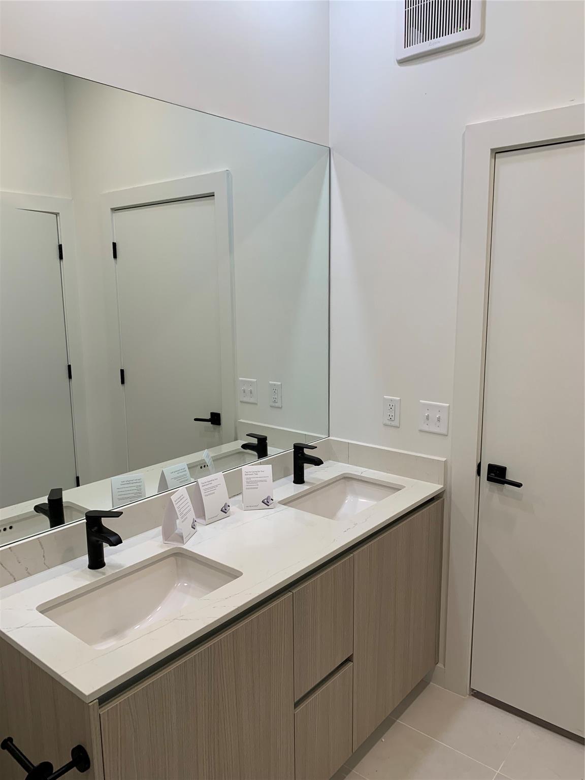 2209 S 1st St # 113, Austin, TX 78704