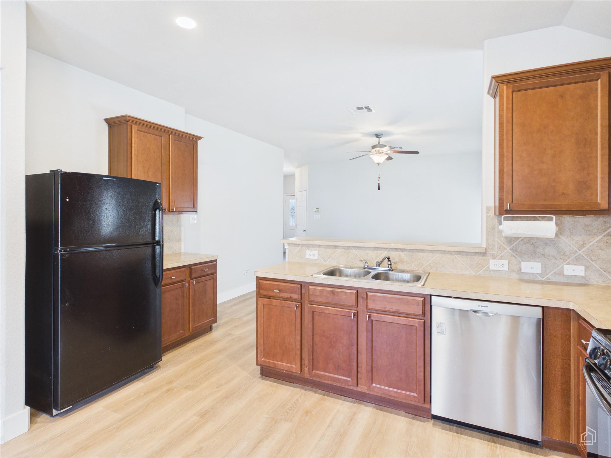 546 Travertine Trl, Buda, TX 78610