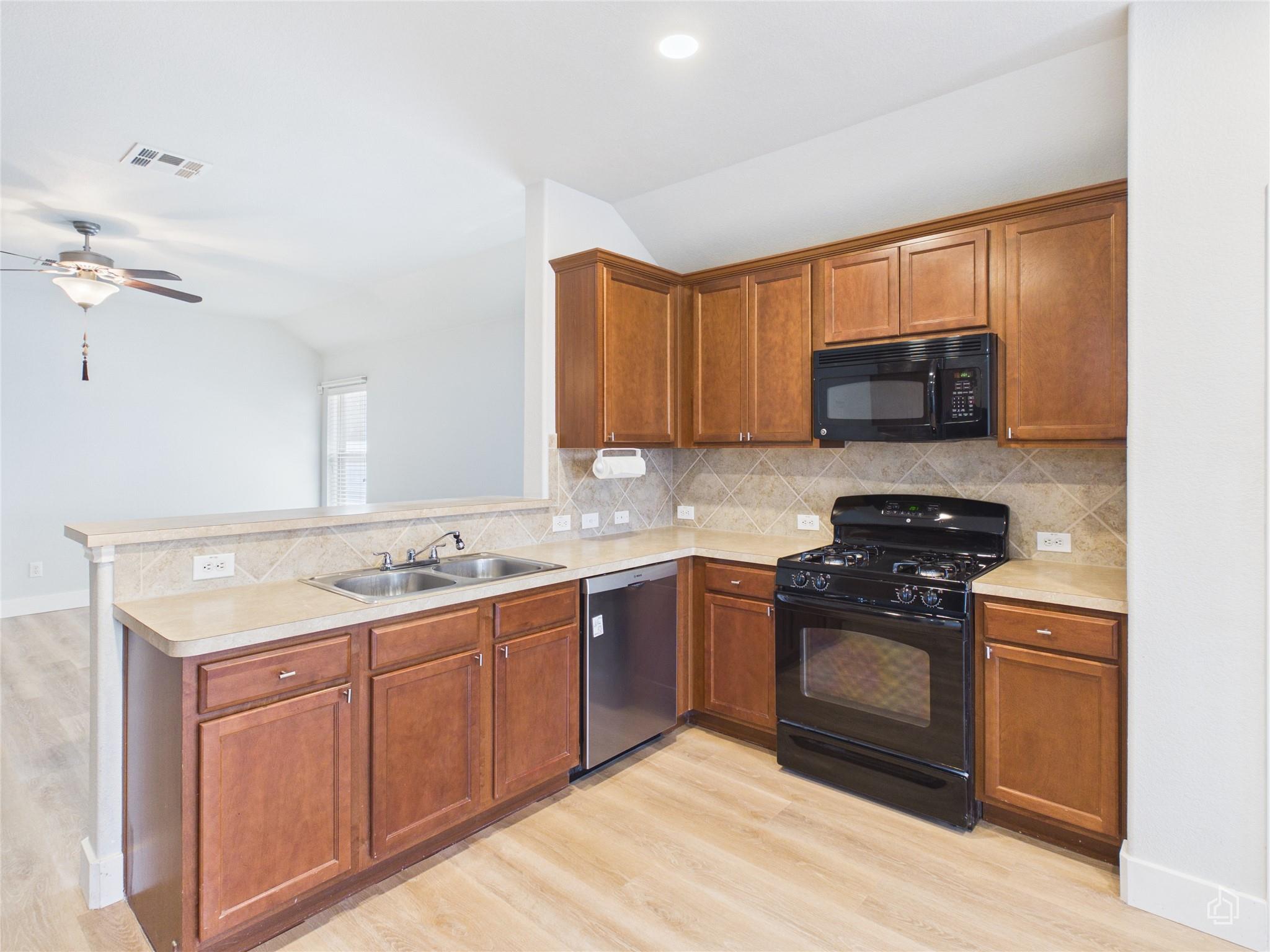 546 Travertine Trl, Buda, TX 78610