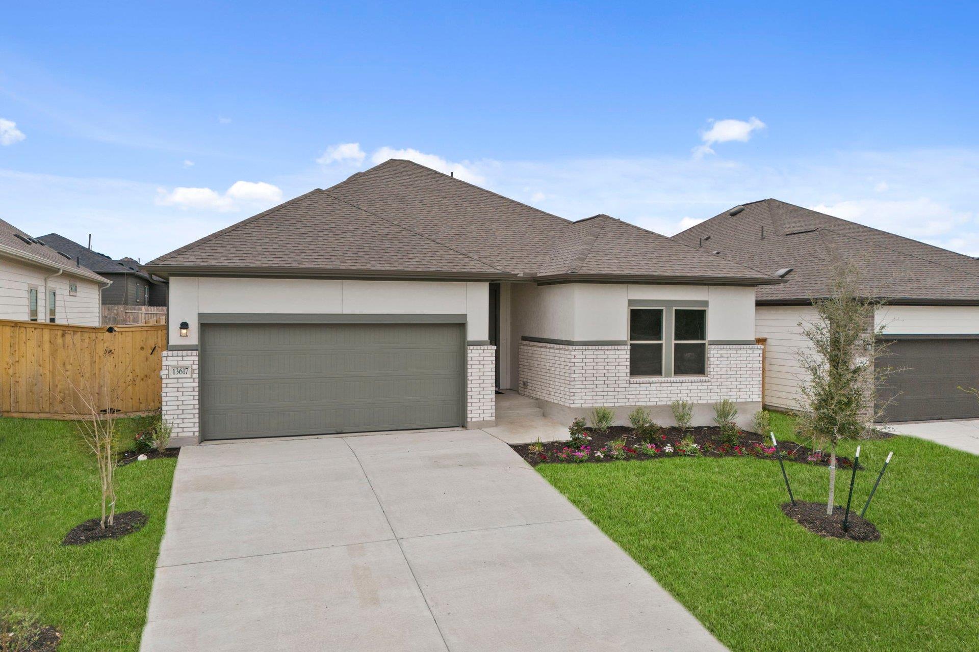 13617 Gray Landing Dr, Elgin, TX 78621