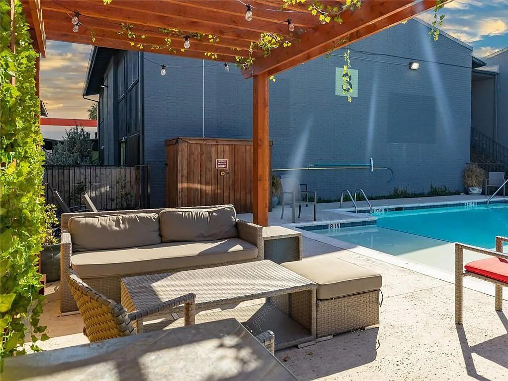 909 Reinli St # 102, Austin, TX 78751