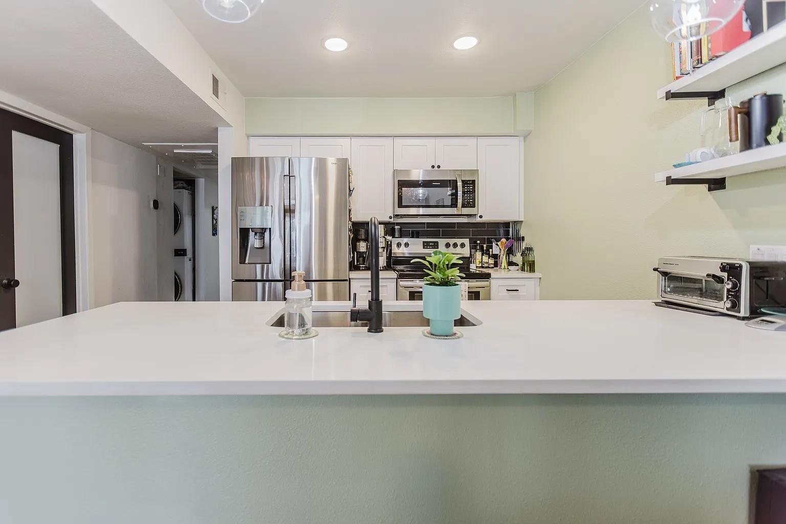 909 Reinli St # 102, Austin, TX 78751