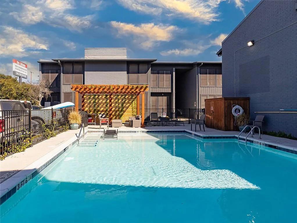 909 Reinli St # 102, Austin, TX 78751