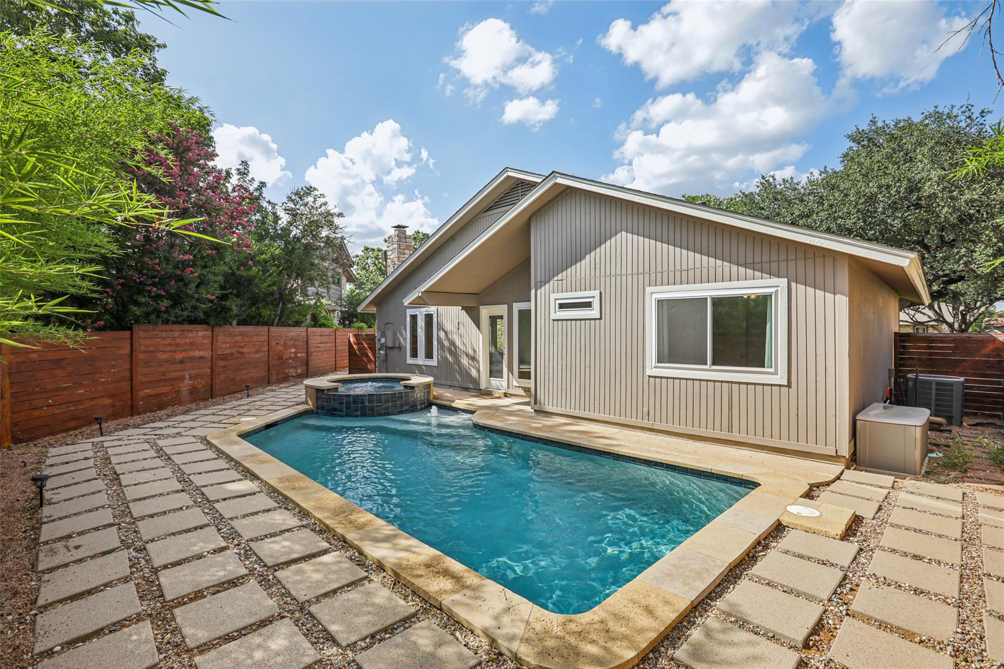 4713 Trail Crest Cir, Austin, TX 78735