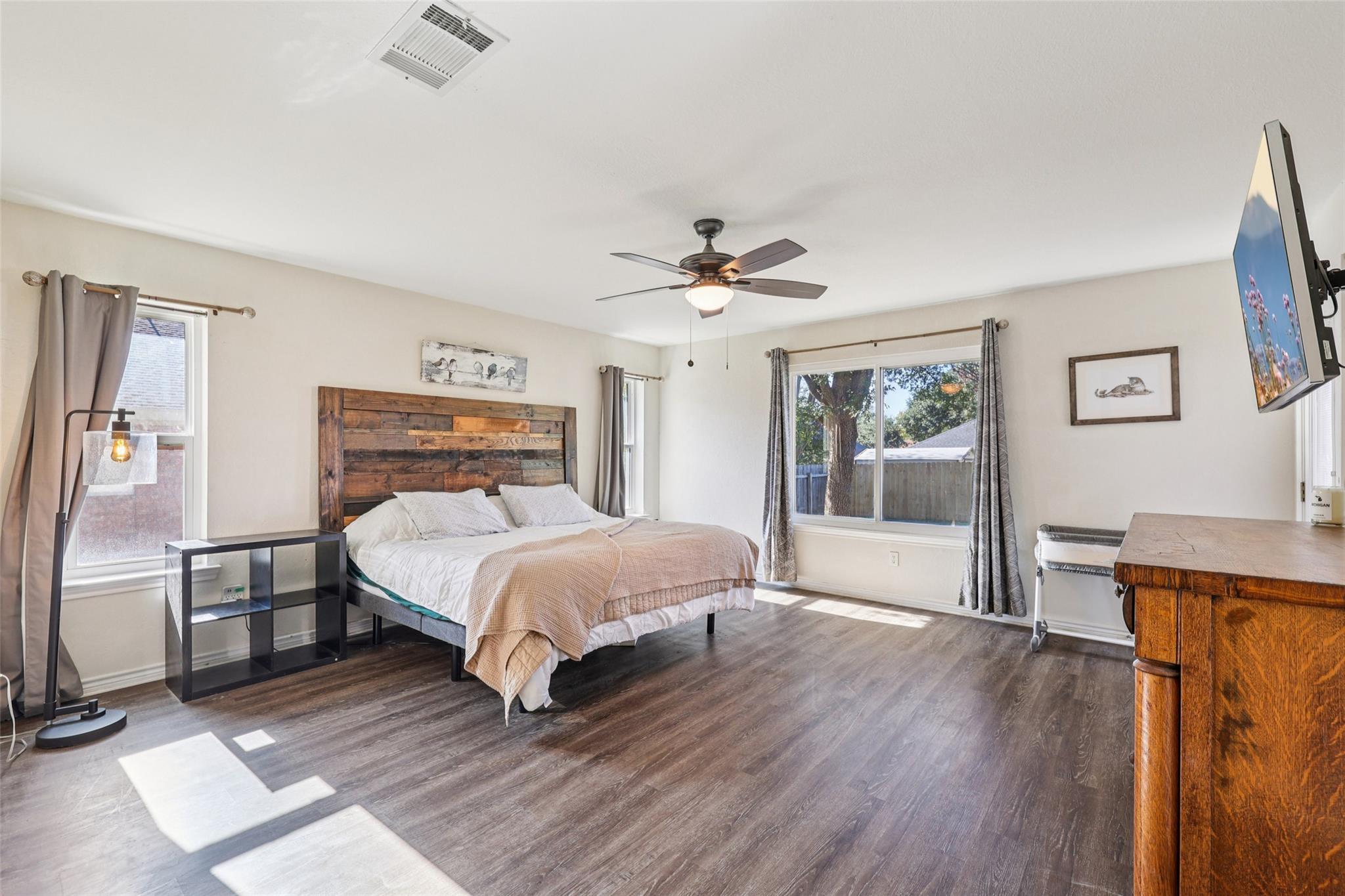 1014 Rocky Creek Dr, Pflugerville, TX 78660