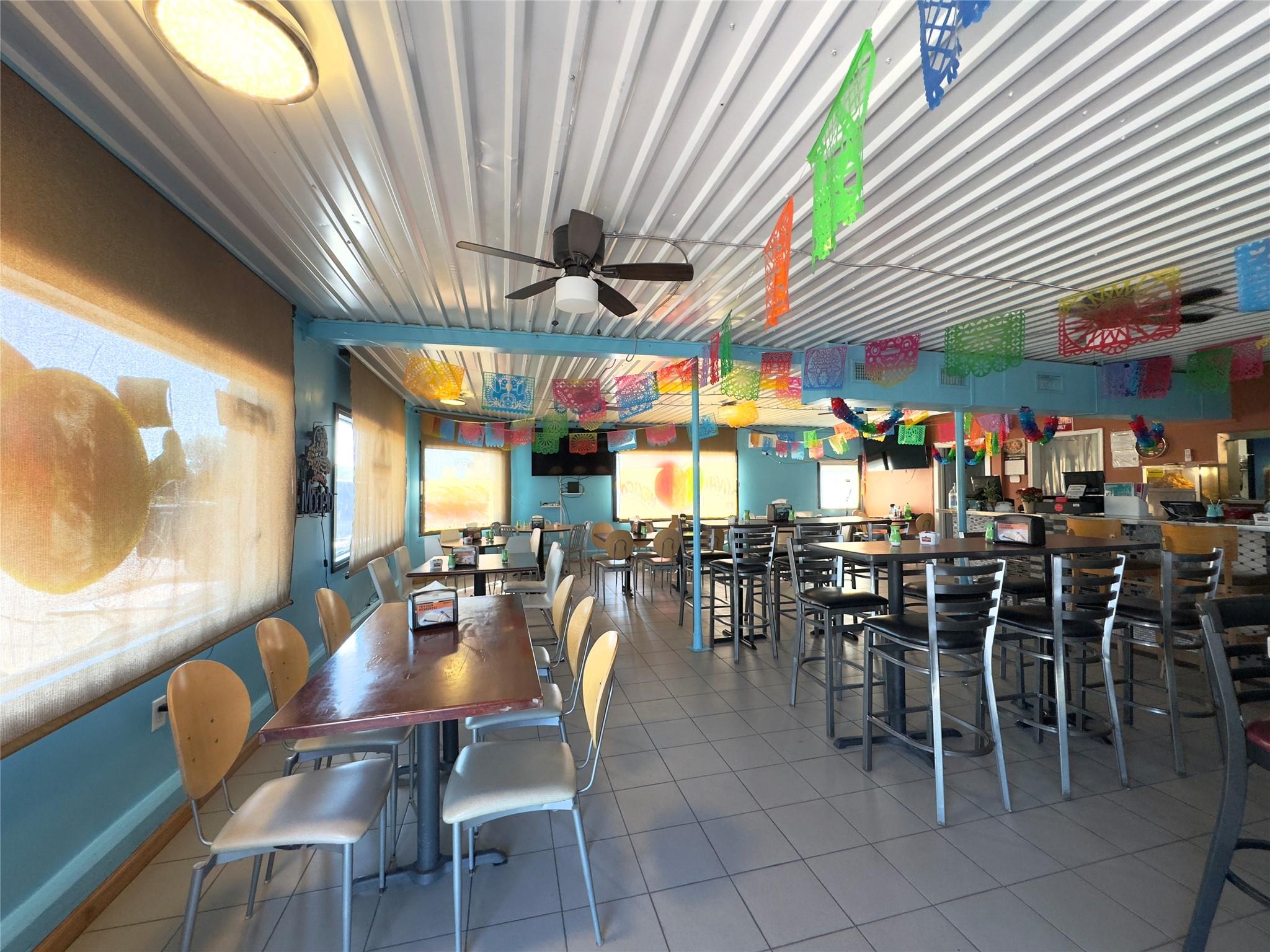 1212 E Pierce St, Luling, TX 78648