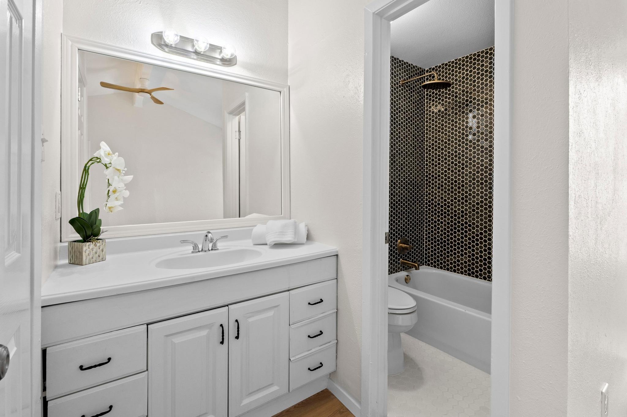 6601 Sunstrip Dr, Austin, TX 78745