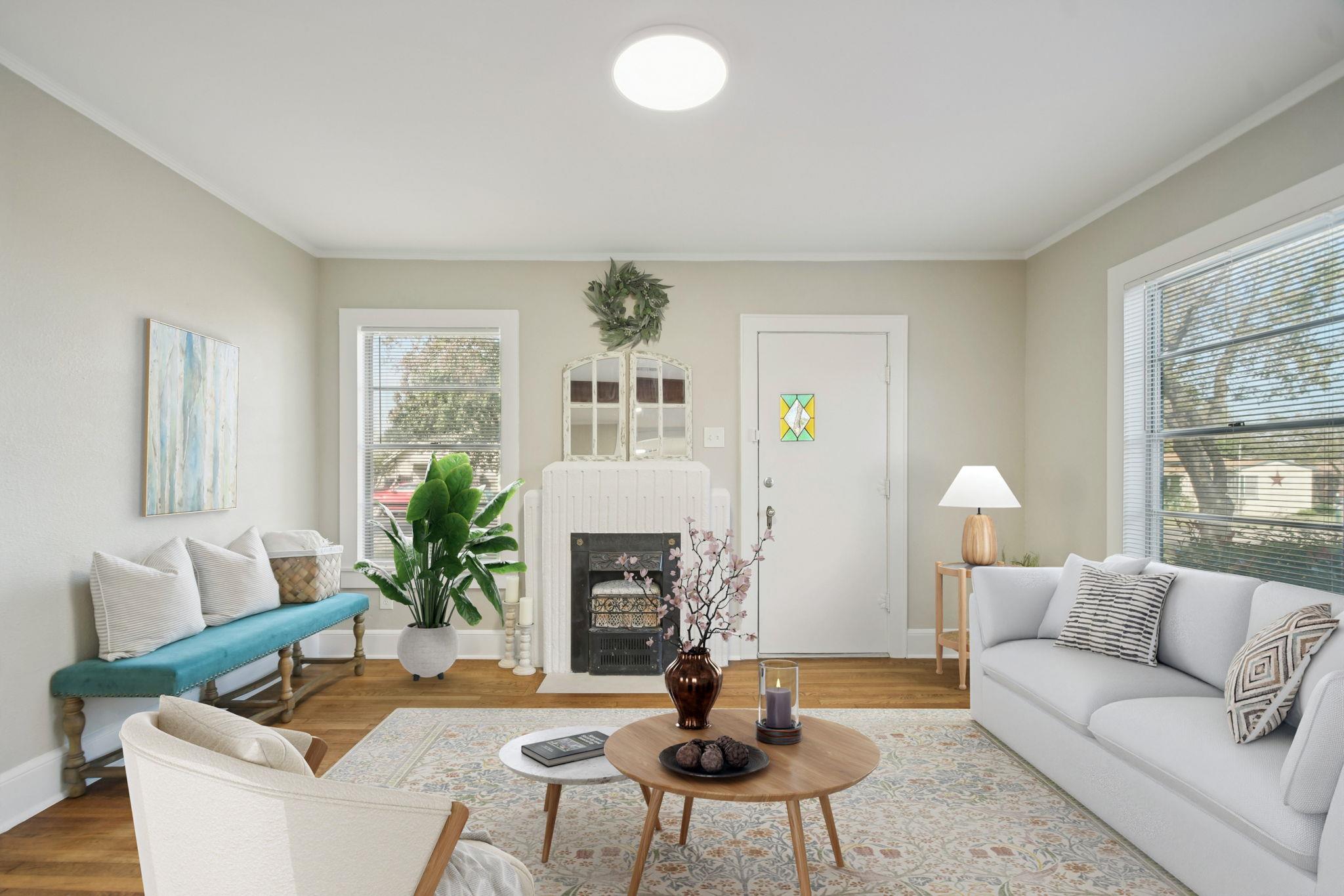 209 E 8th St, Elgin, TX 78621