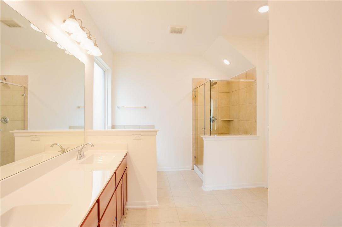 112 Rebel Red Rd, Liberty Hill, TX 78642