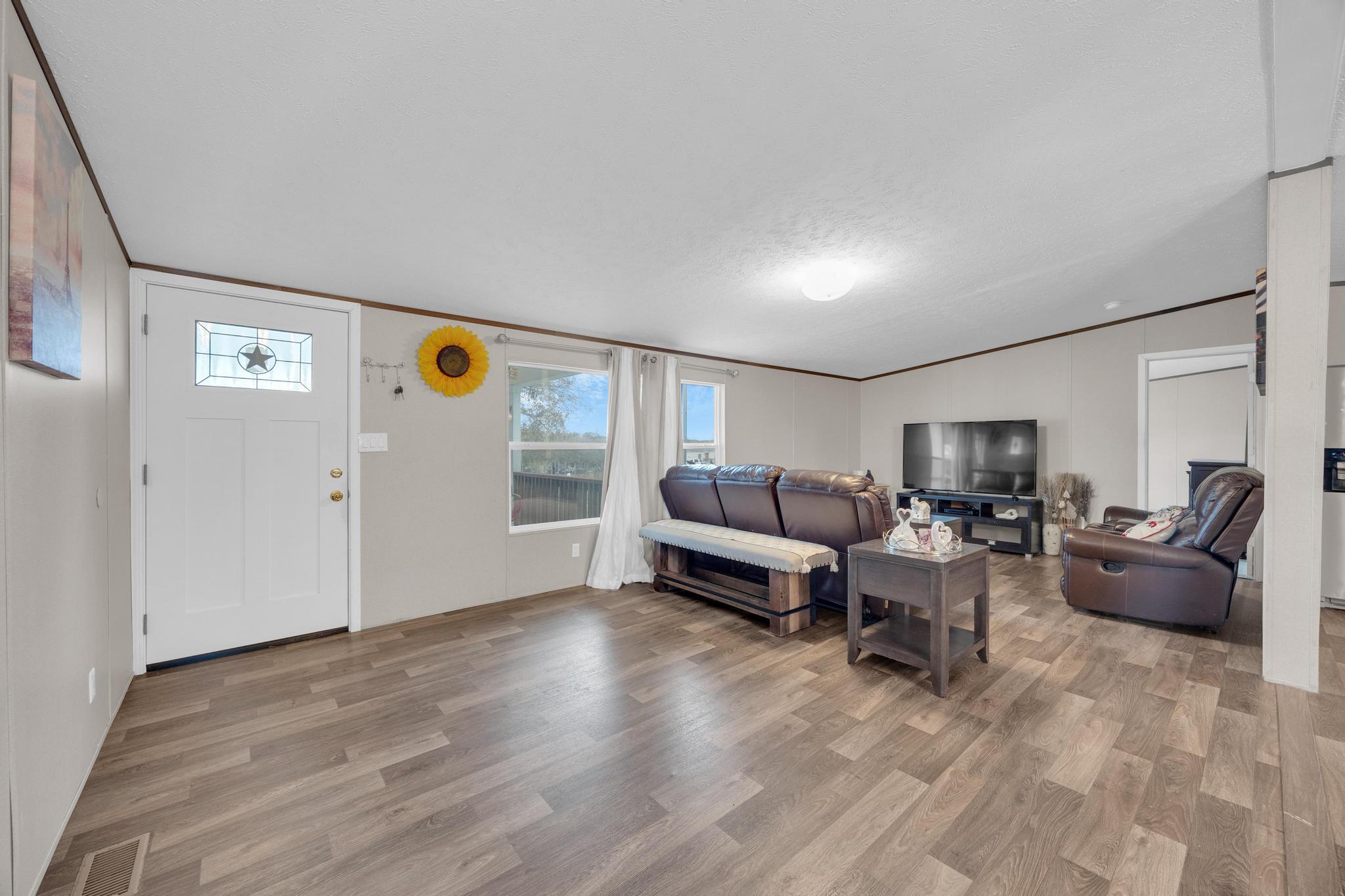 354 Oak Arbor Trl, Del Valle, TX 78617