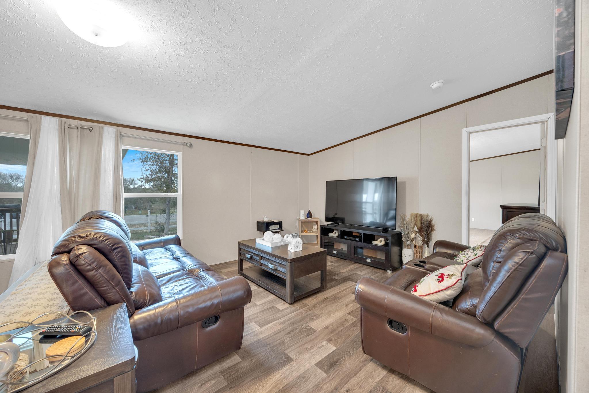 354 Oak Arbor Trl, Del Valle, TX 78617