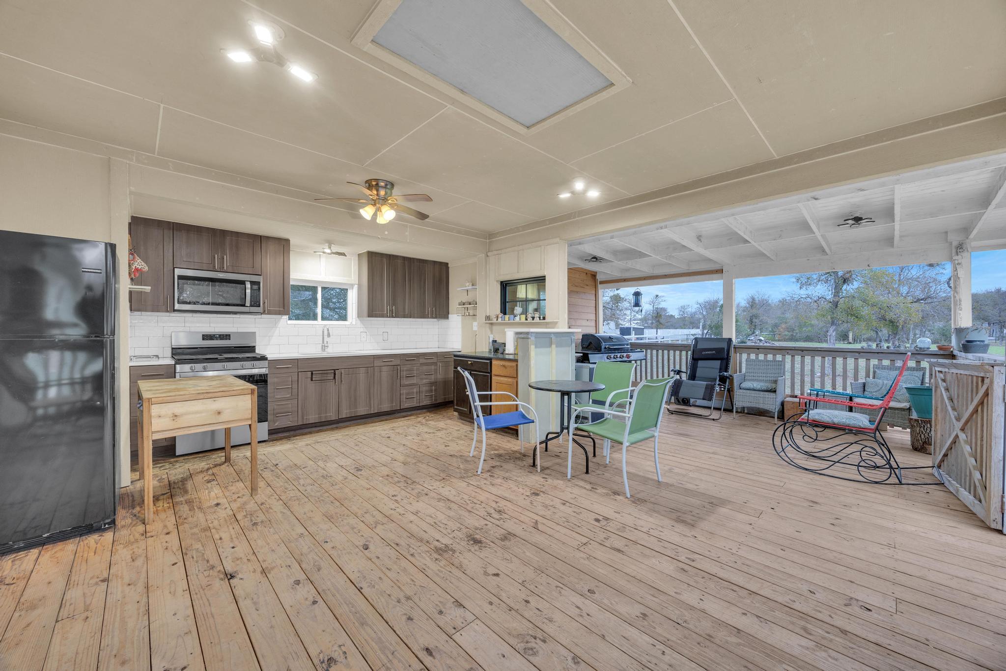 354 Oak Arbor Trl, Del Valle, TX 78617