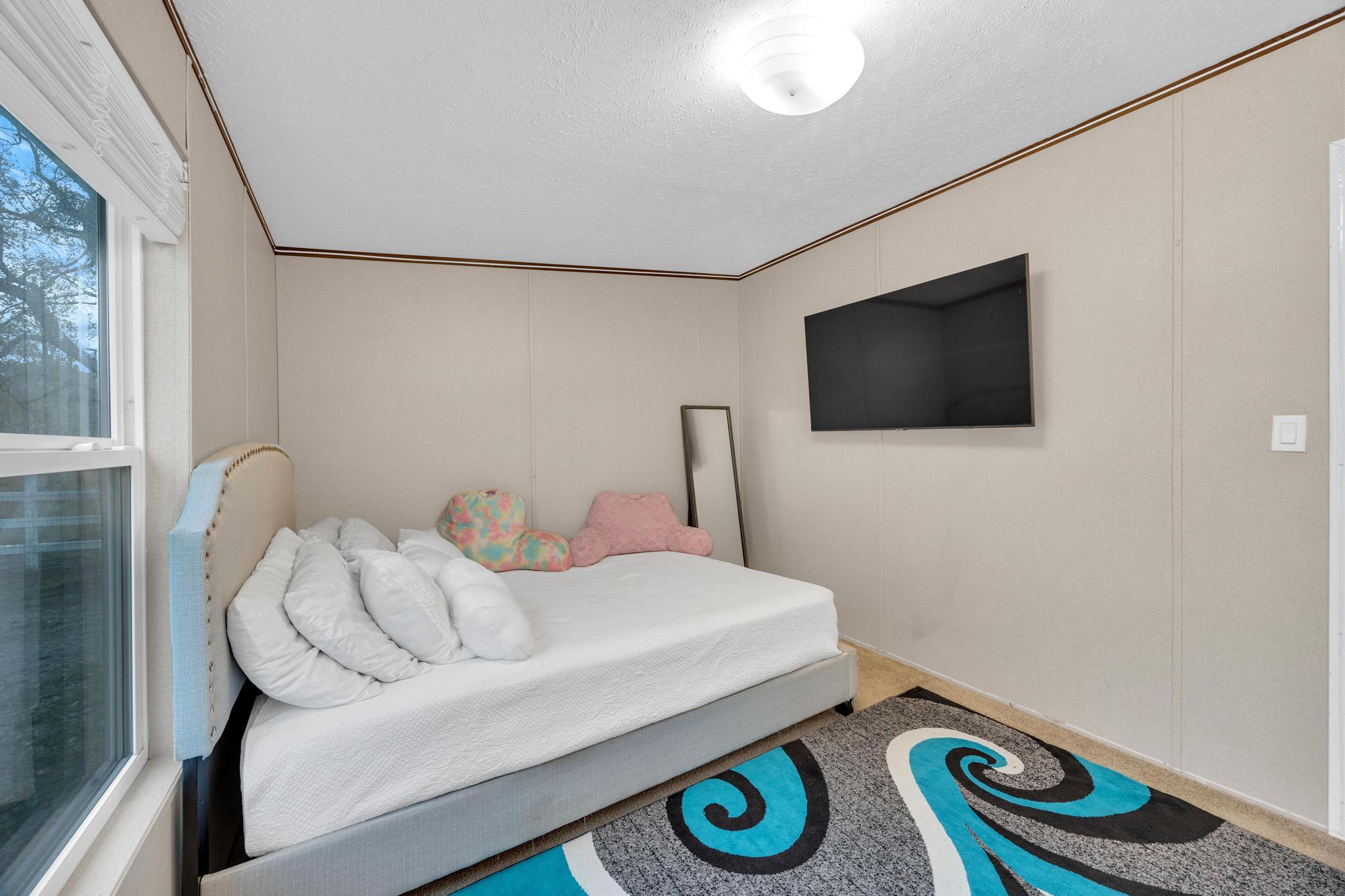 354 Oak Arbor Trl, Del Valle, TX 78617