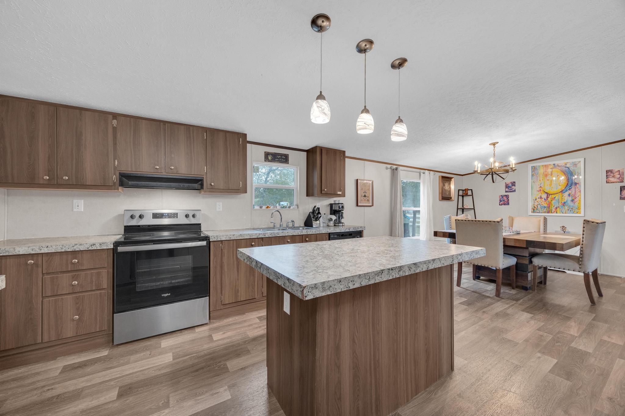 354 Oak Arbor Trl, Del Valle, TX 78617