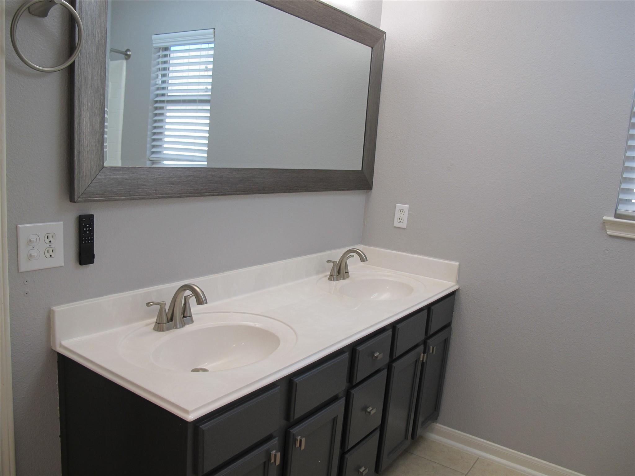 915 Lantana Ln, Leander, TX 78641