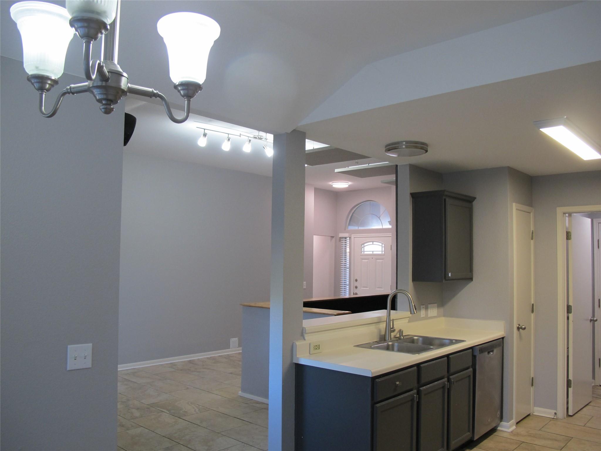 915 Lantana Ln, Leander, TX 78641