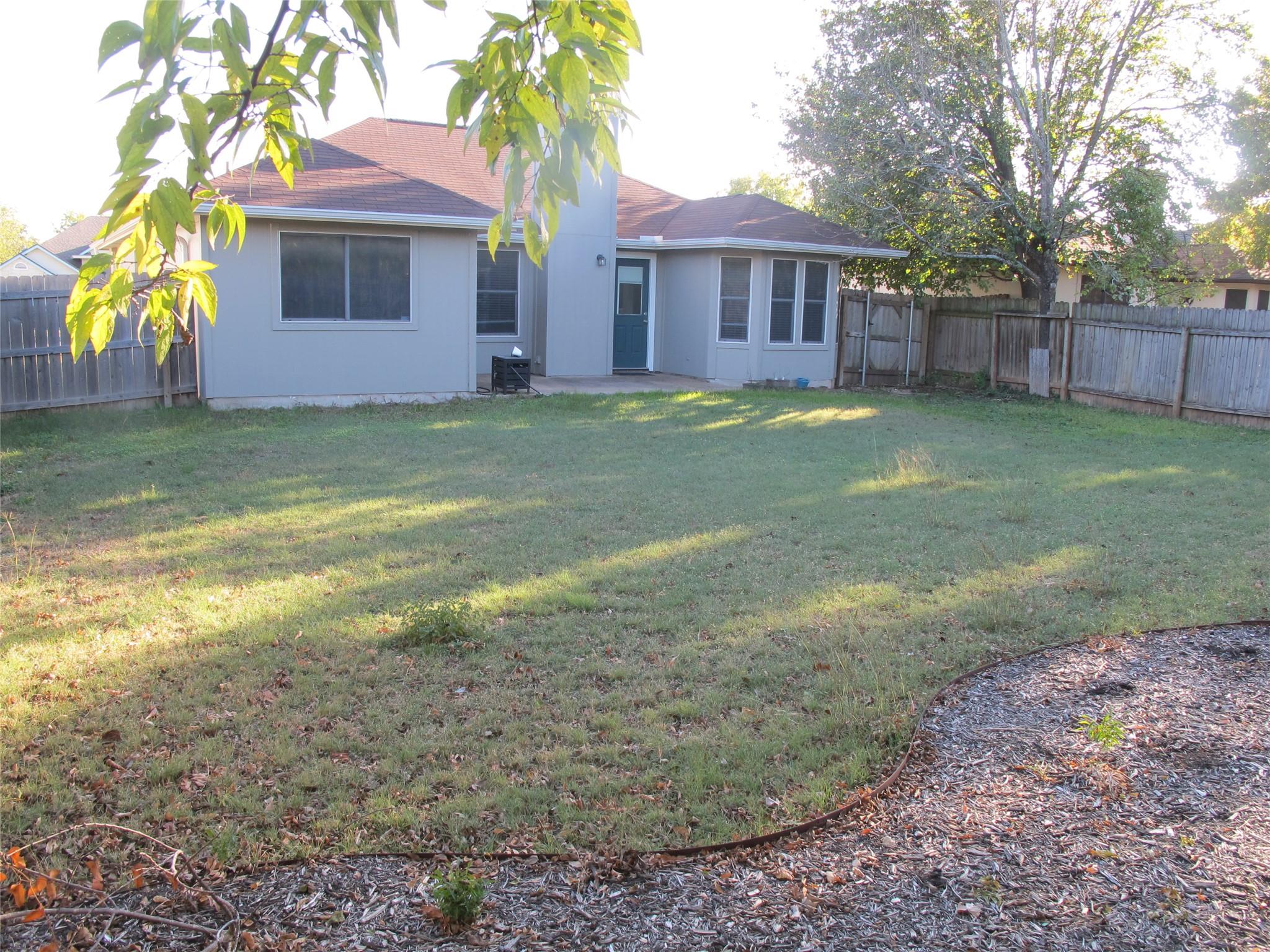 915 Lantana Ln, Leander, TX 78641