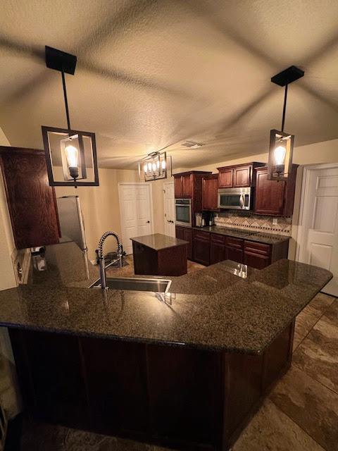 220 Derek Ln, Jarrell, TX 76537