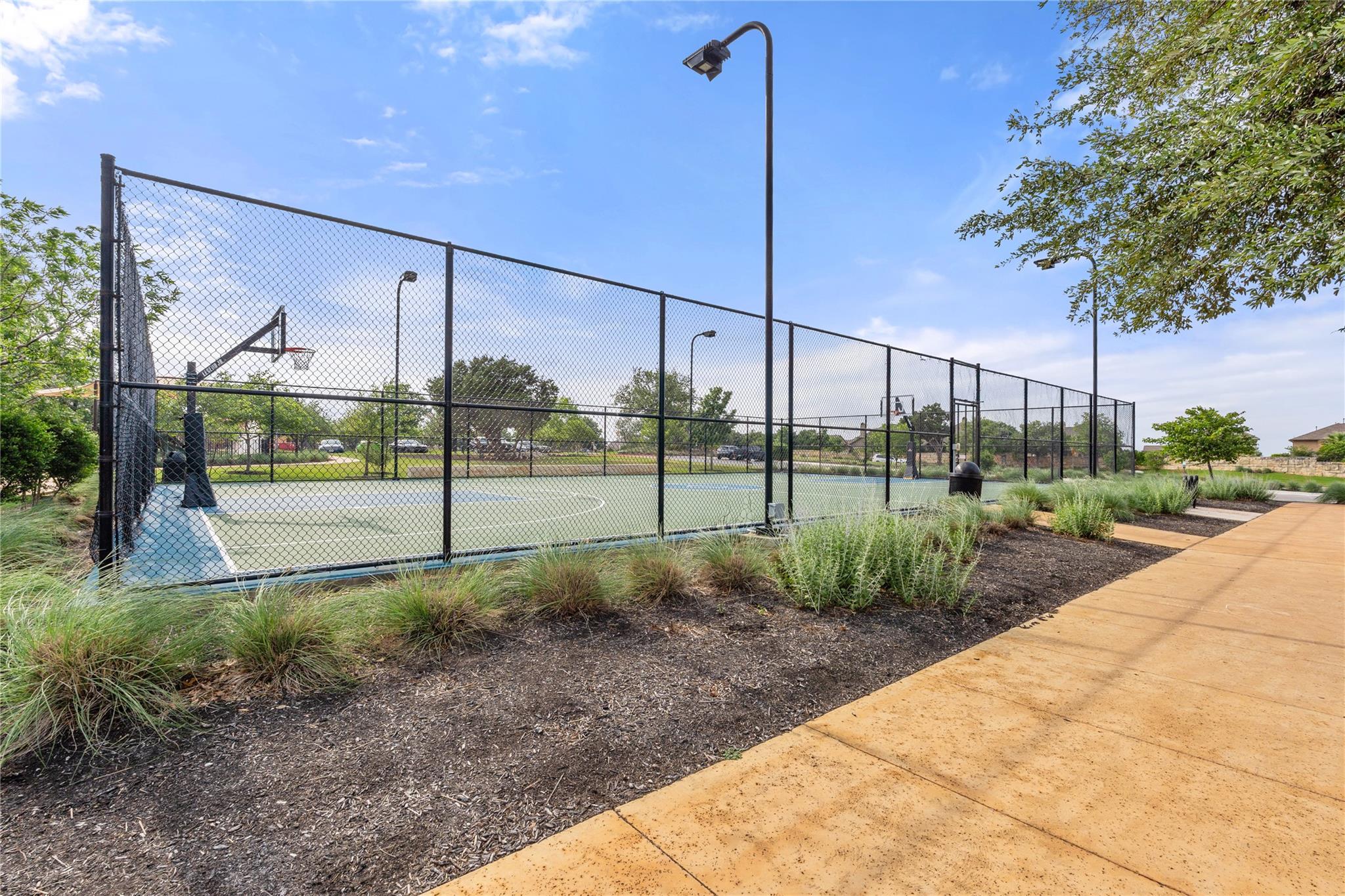 904 Arundel Rd, Lakeway, TX 78738