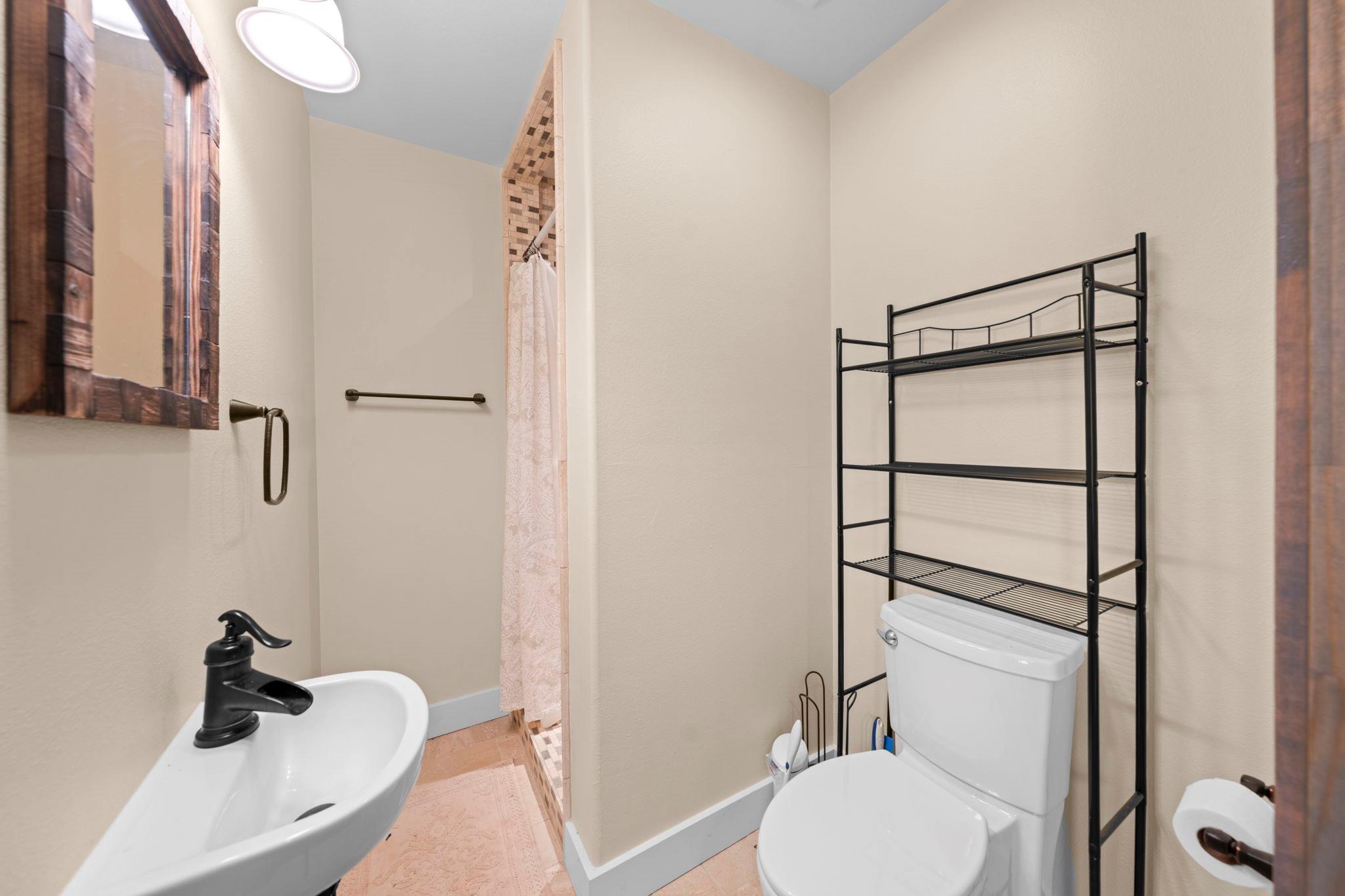 527 Walter Rd, Fredericksburg, TX 78624