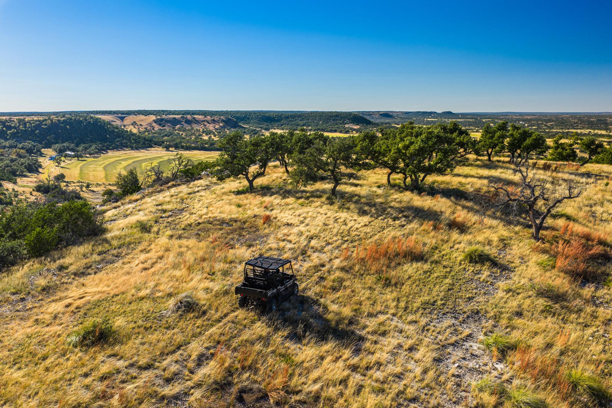 527 Walter Rd, Fredericksburg, TX 78624