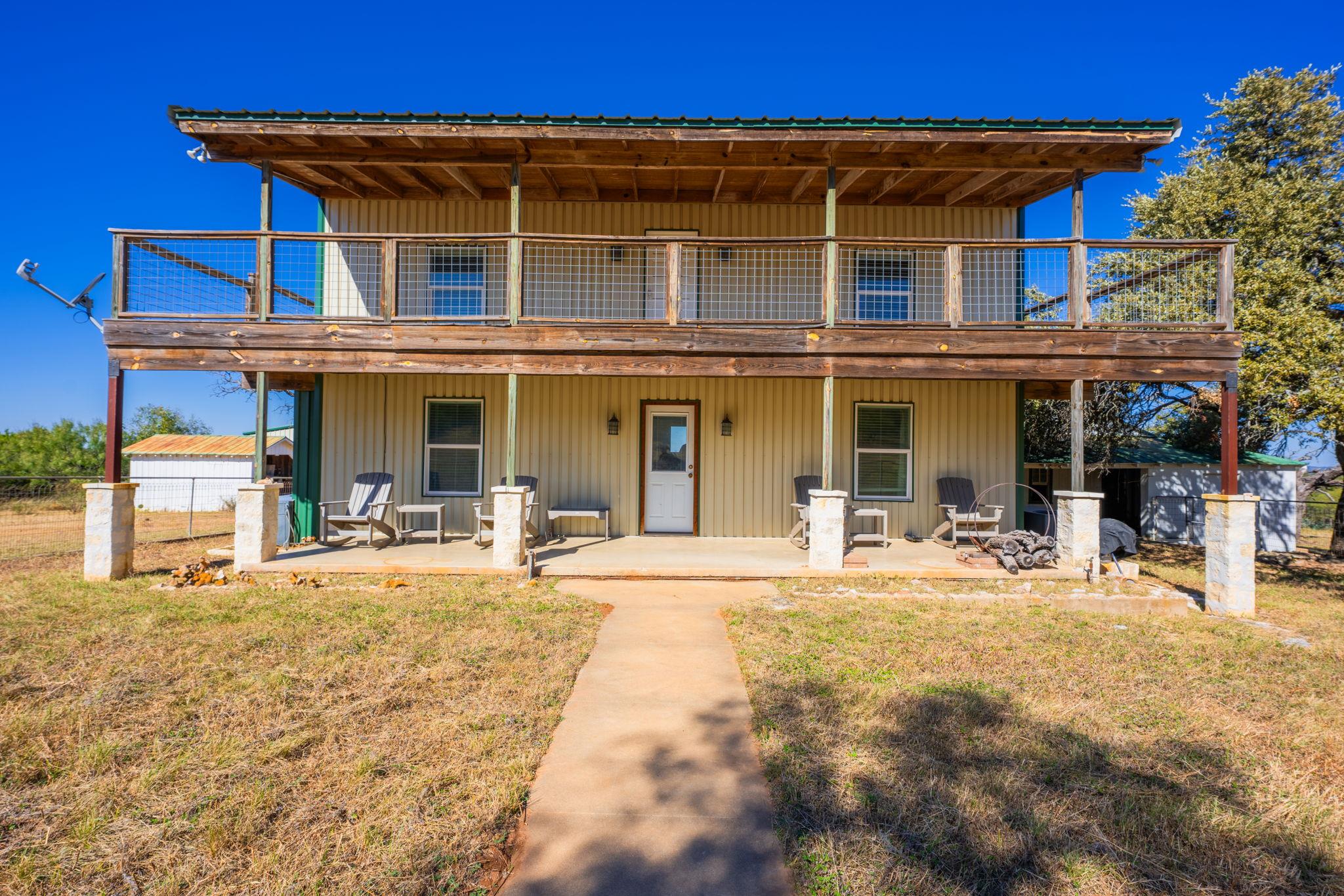 527 Walter Rd, Fredericksburg, TX 78624