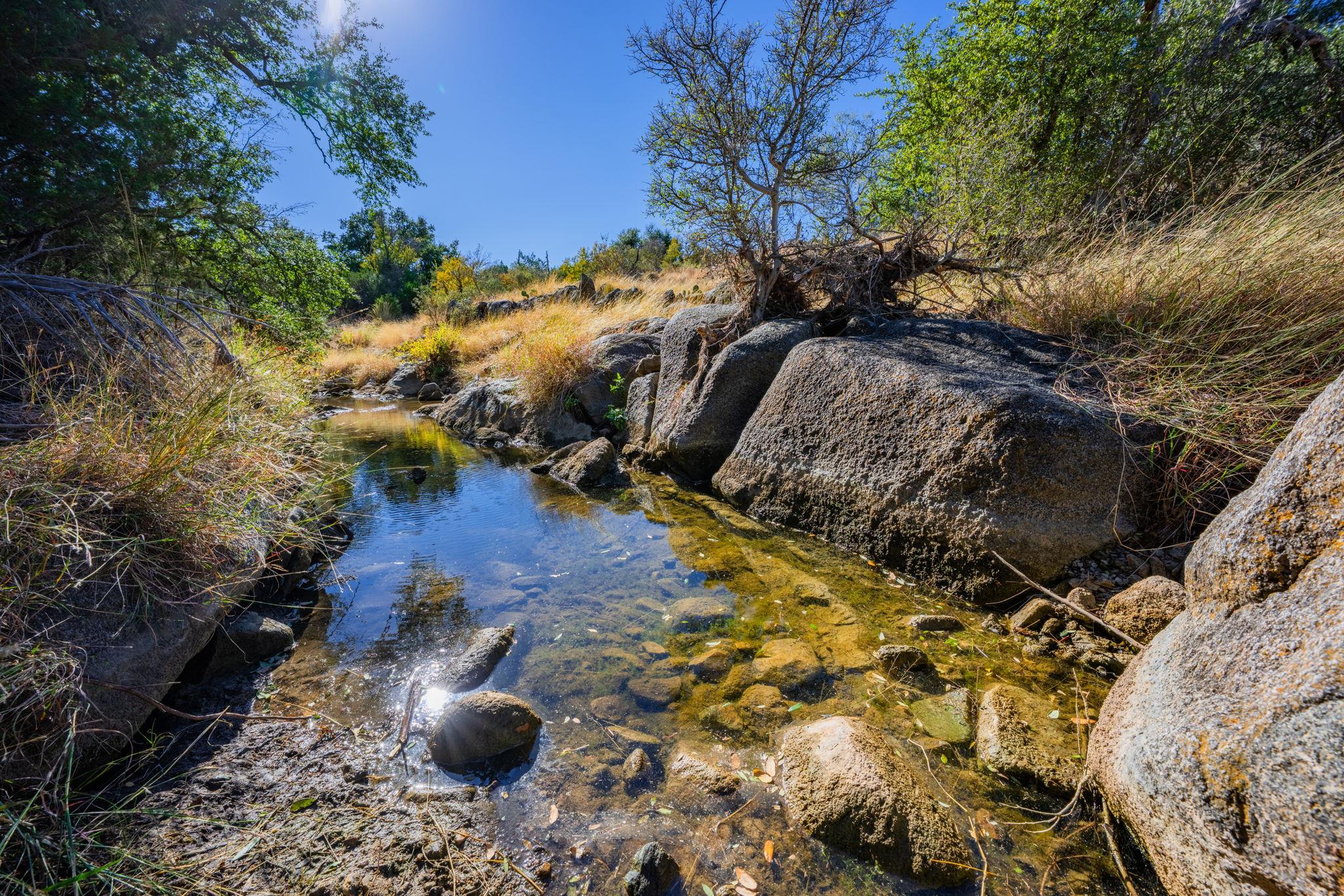 527 Walter Rd, Fredericksburg, TX 78624