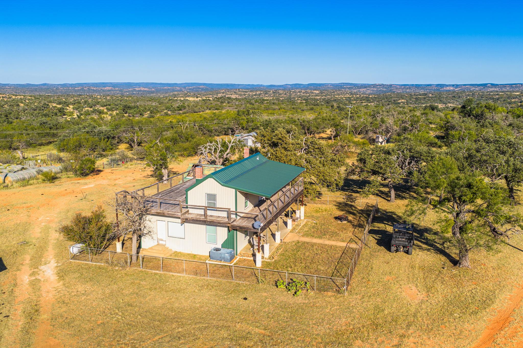 527 Walter Rd, Fredericksburg, TX 78624