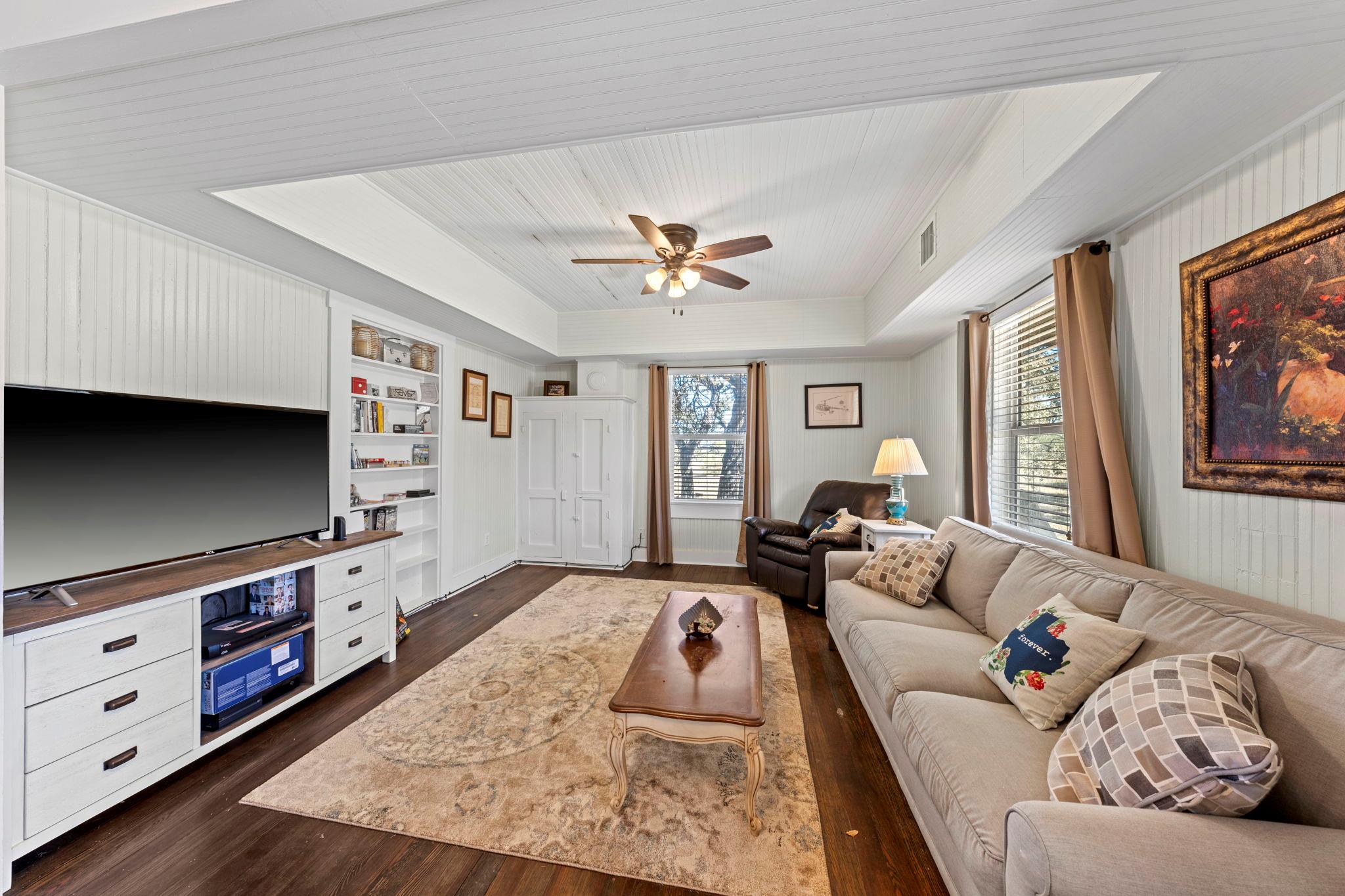 527 Walter Rd, Fredericksburg, TX 78624