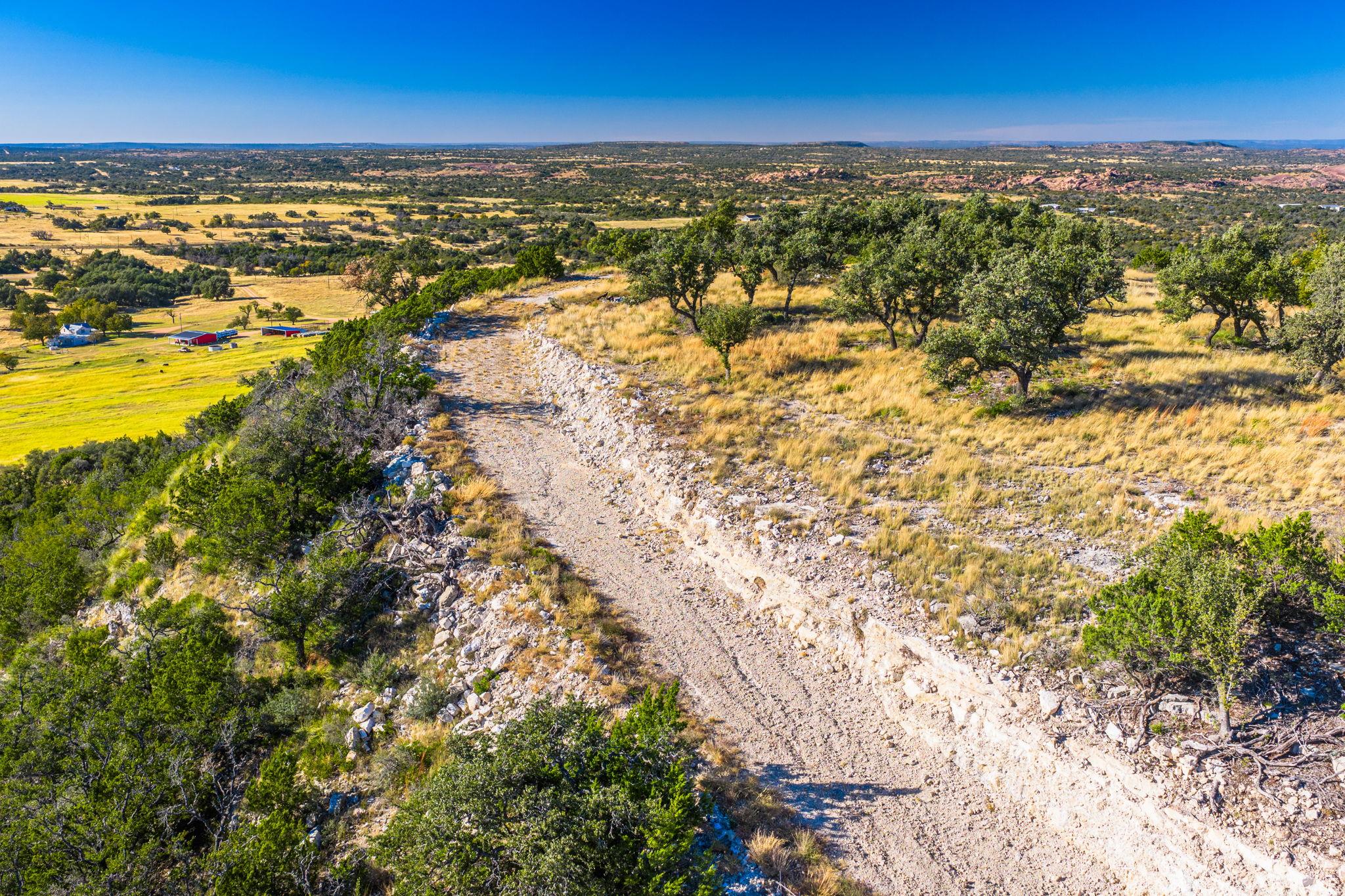 527 Walter Rd, Fredericksburg, TX 78624