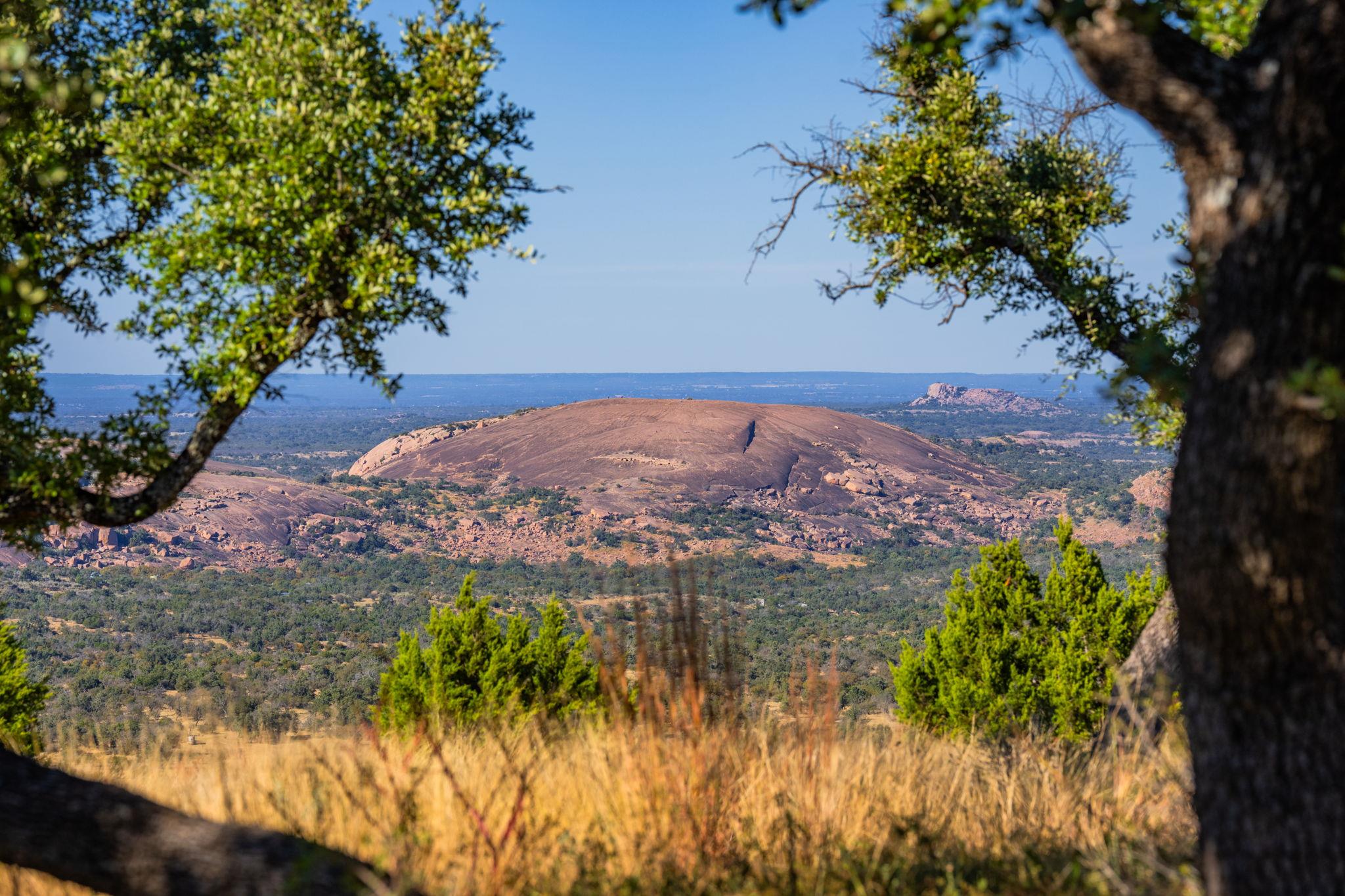 527 Walter Rd, Fredericksburg, TX 78624