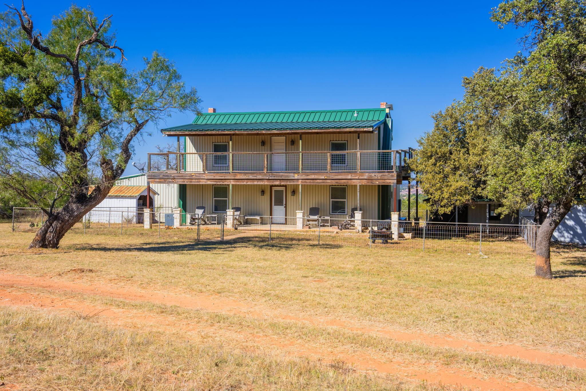 527 Walter Rd, Fredericksburg, TX 78624