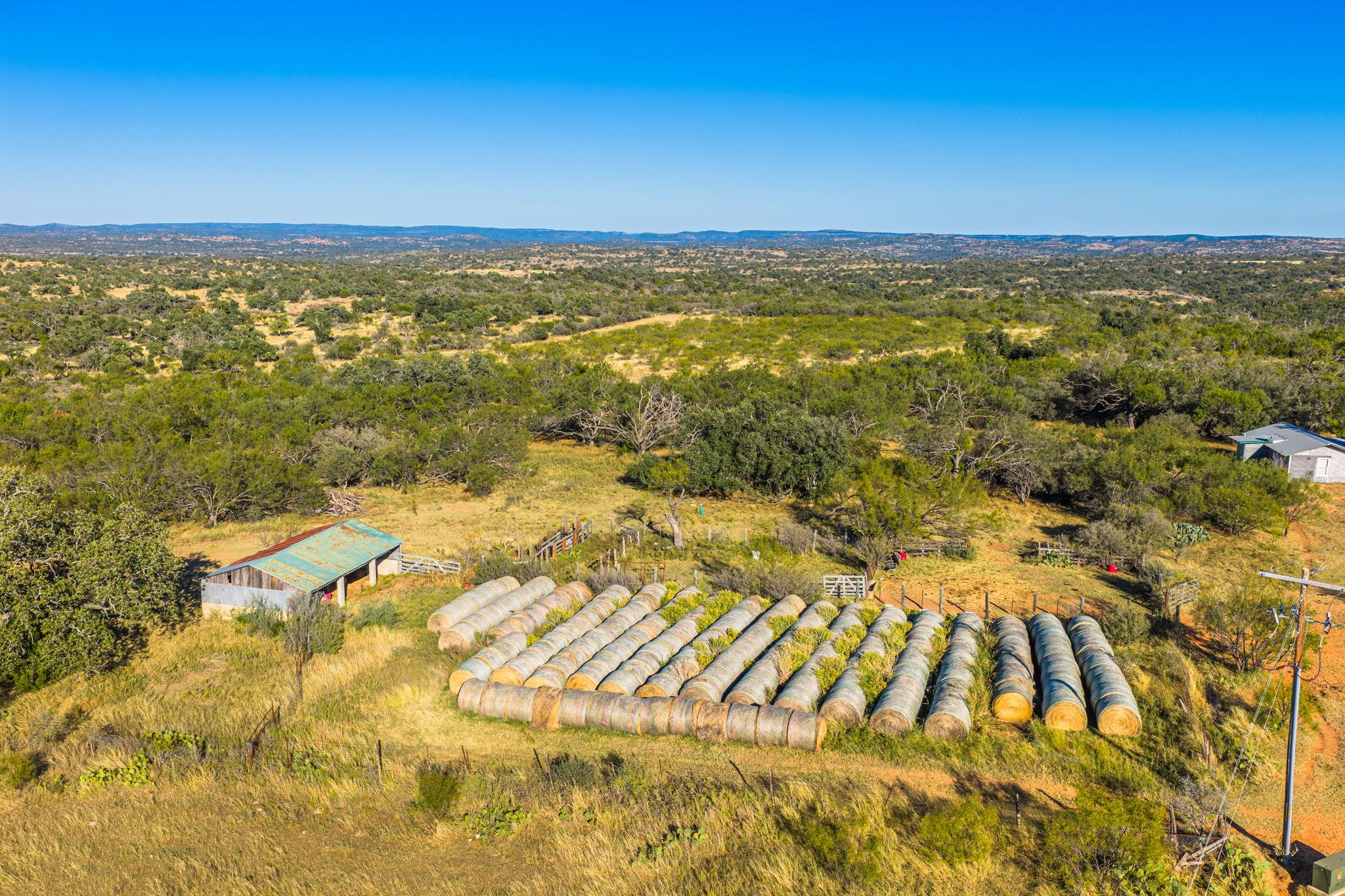 527 Walter Rd, Fredericksburg, TX 78624