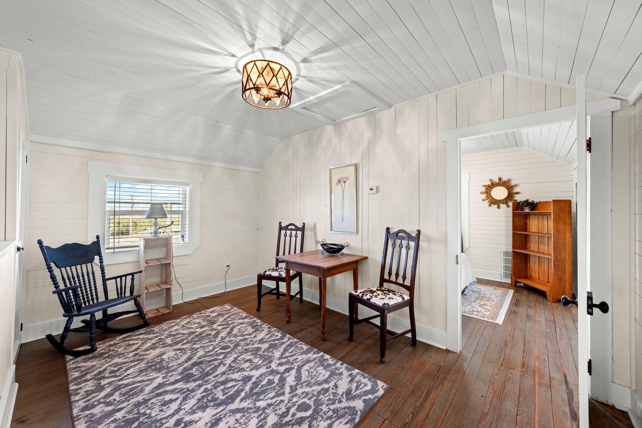 527 Walter Rd, Fredericksburg, TX 78624