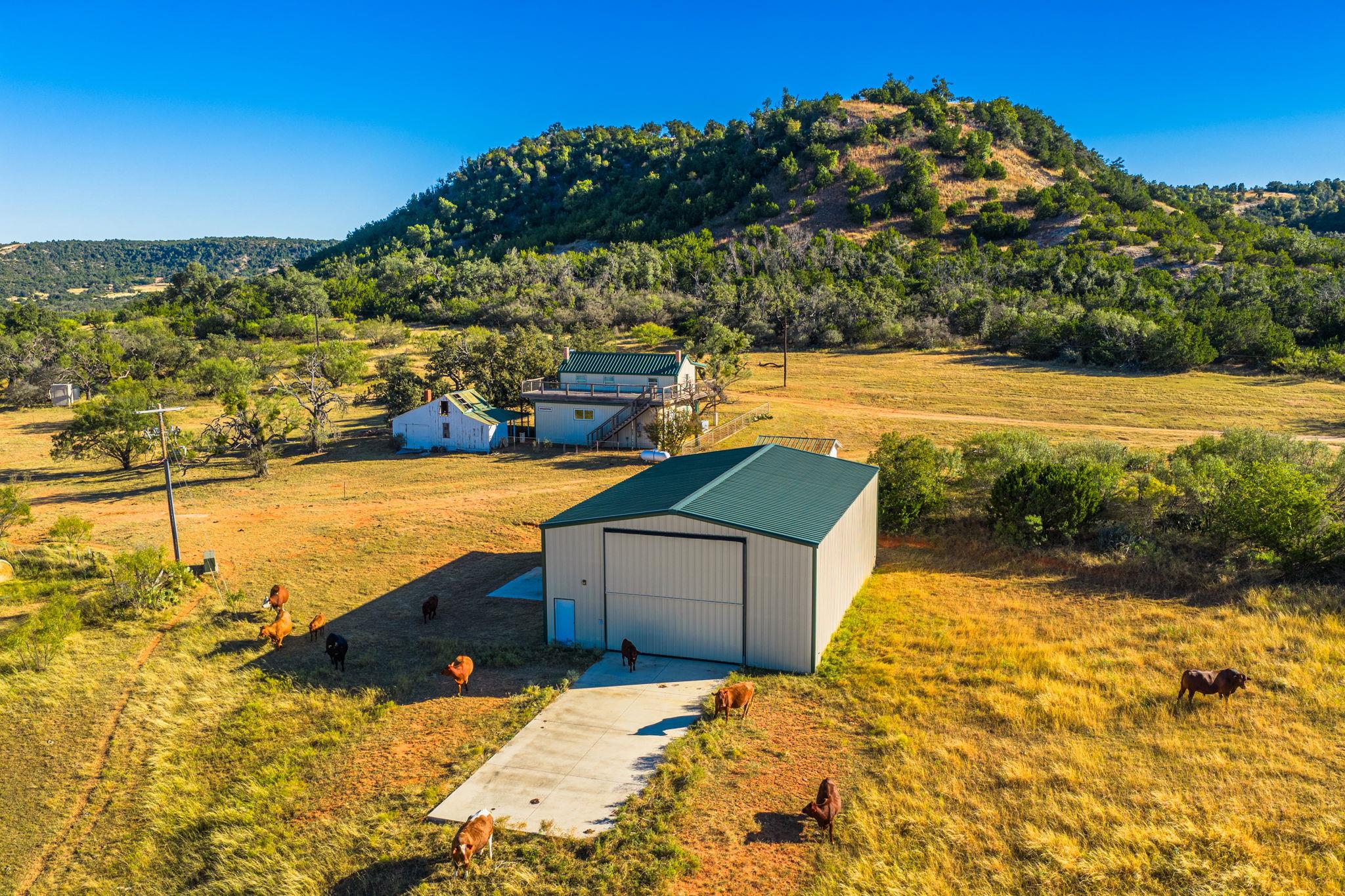 527 Walter Rd, Fredericksburg, TX 78624